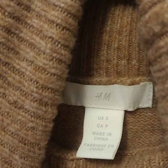 H&M oversized turtleneck - Picture 3 of 3